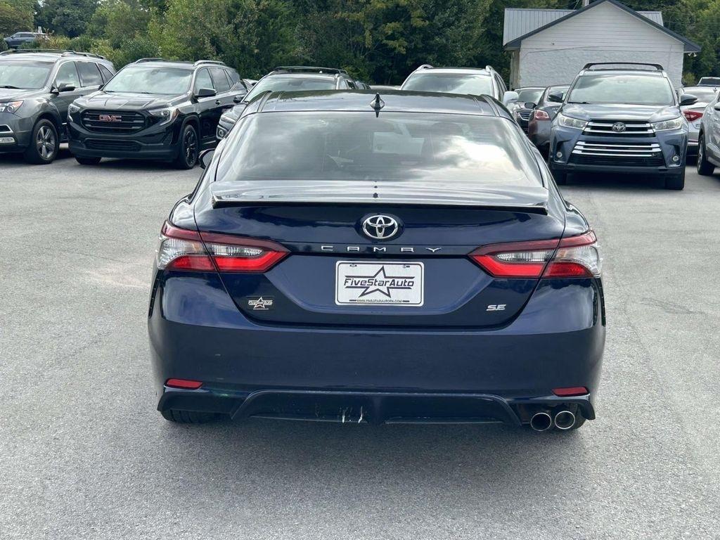 Toyota Camry SE Auto (Natl) 2021