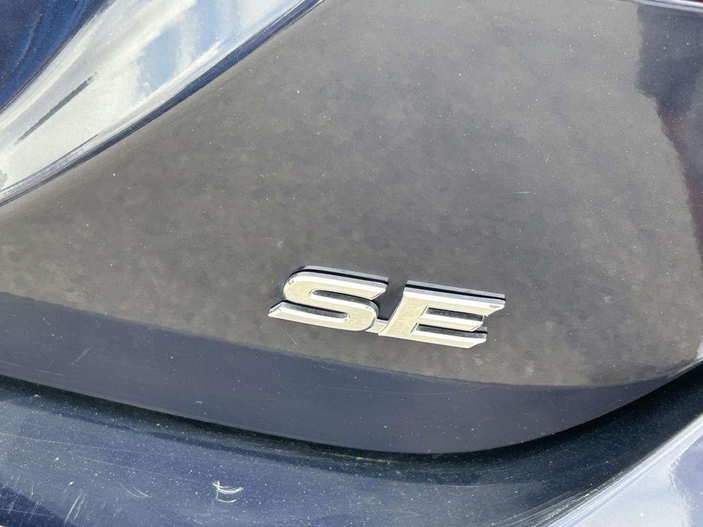 Toyota Camry SE Auto (Natl) 2021