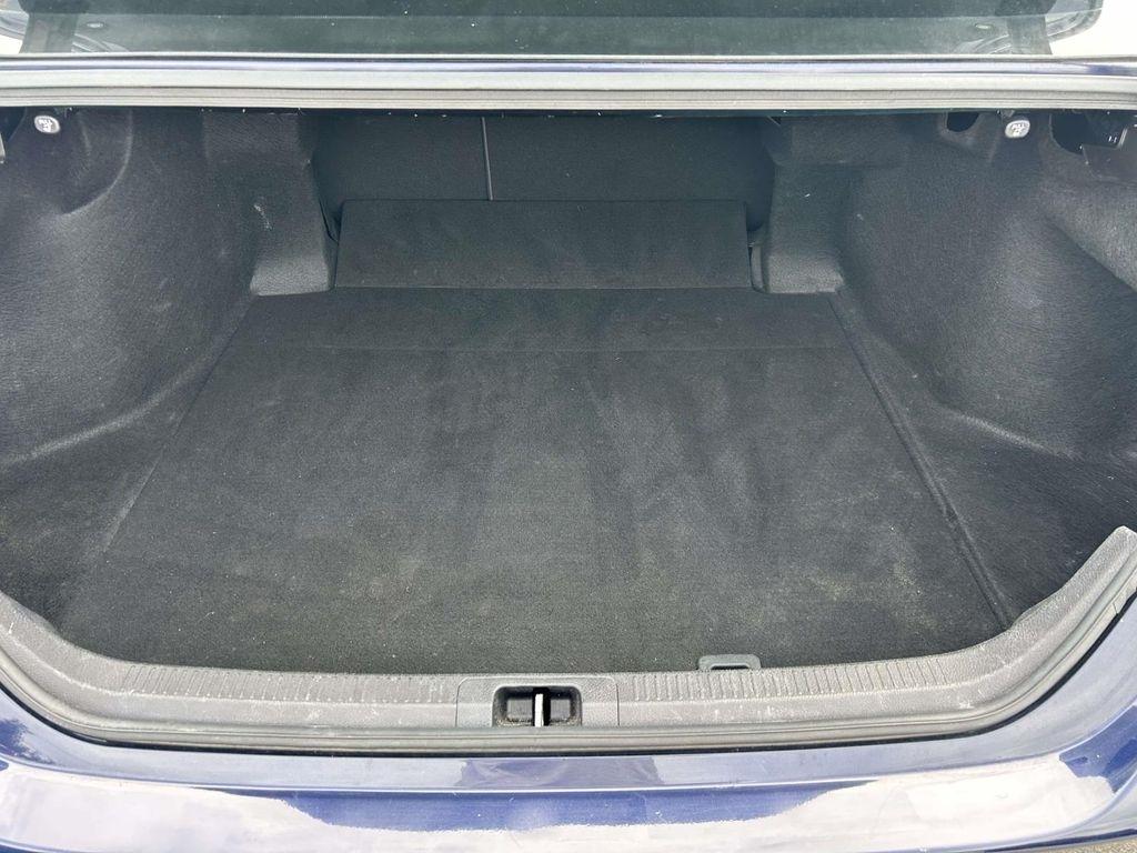 Toyota Camry SE Auto (Natl) 2021