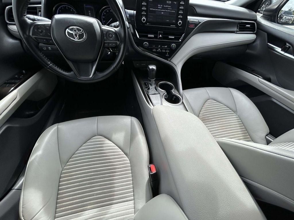 Toyota Camry SE Auto (Natl) 2021