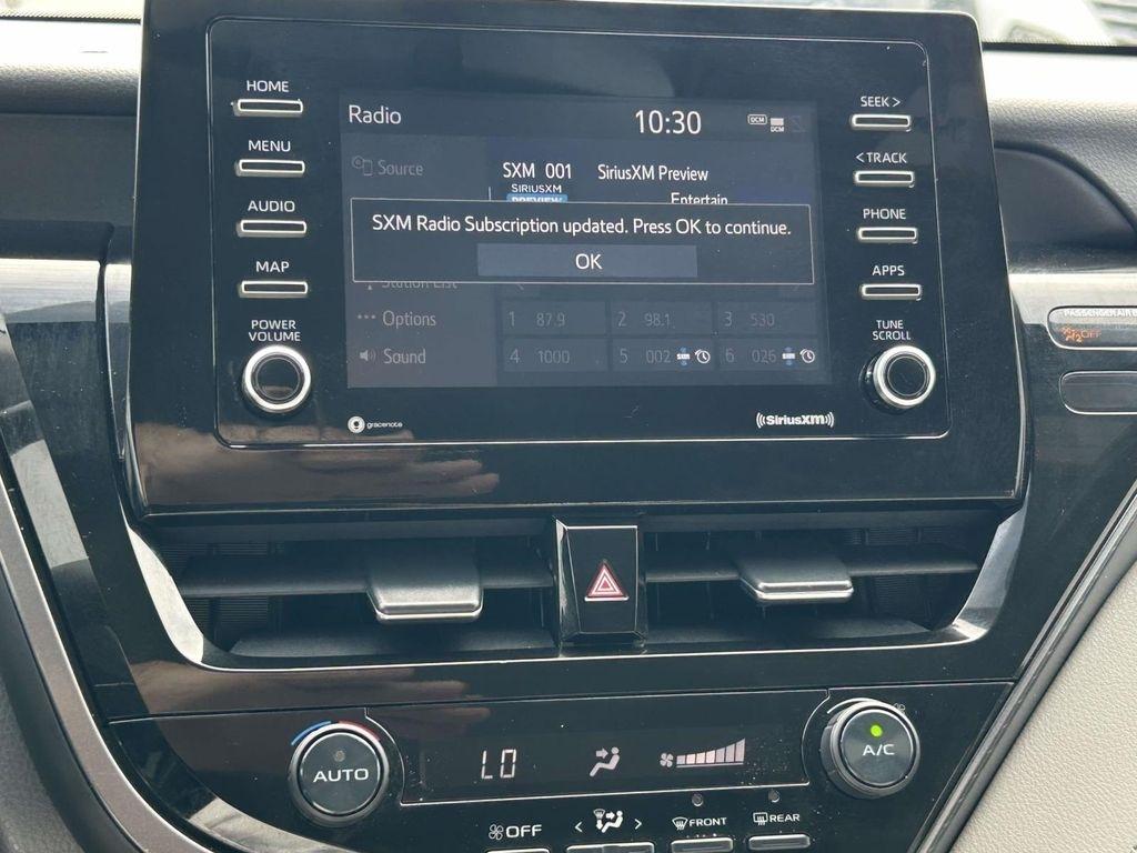 Toyota Camry SE Auto (Natl) 2021