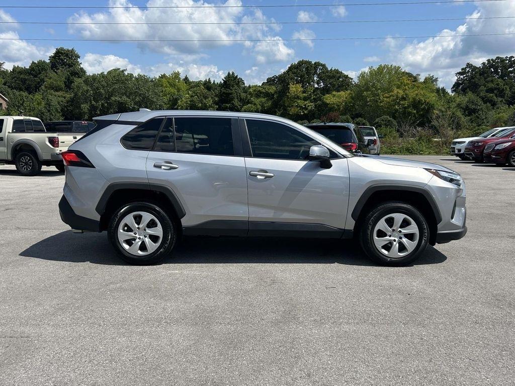 Toyota RAV4 LE FWD (Natl) 2023