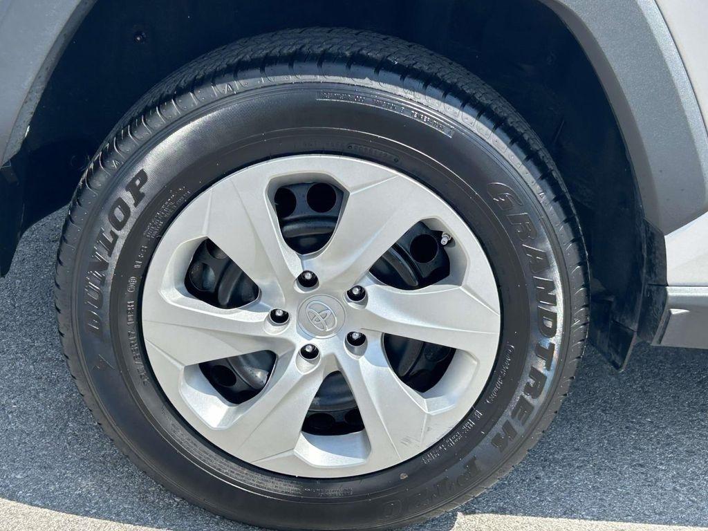 Toyota RAV4 LE FWD (Natl) 2023