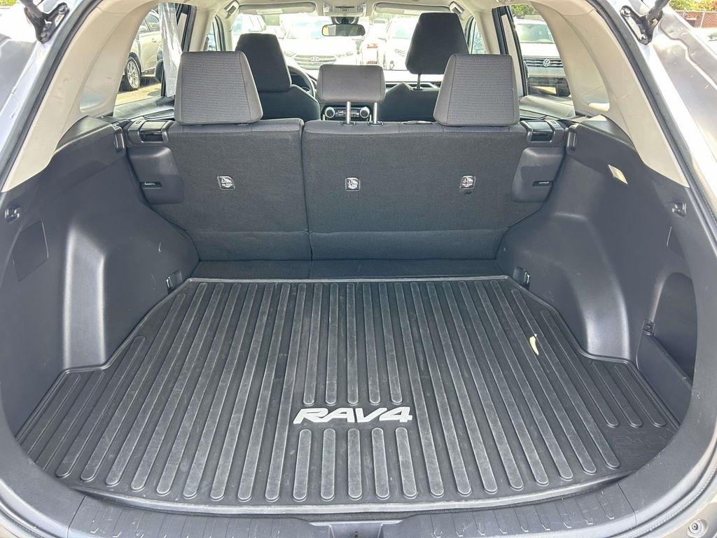 Toyota RAV4 LE FWD (Natl) 2023