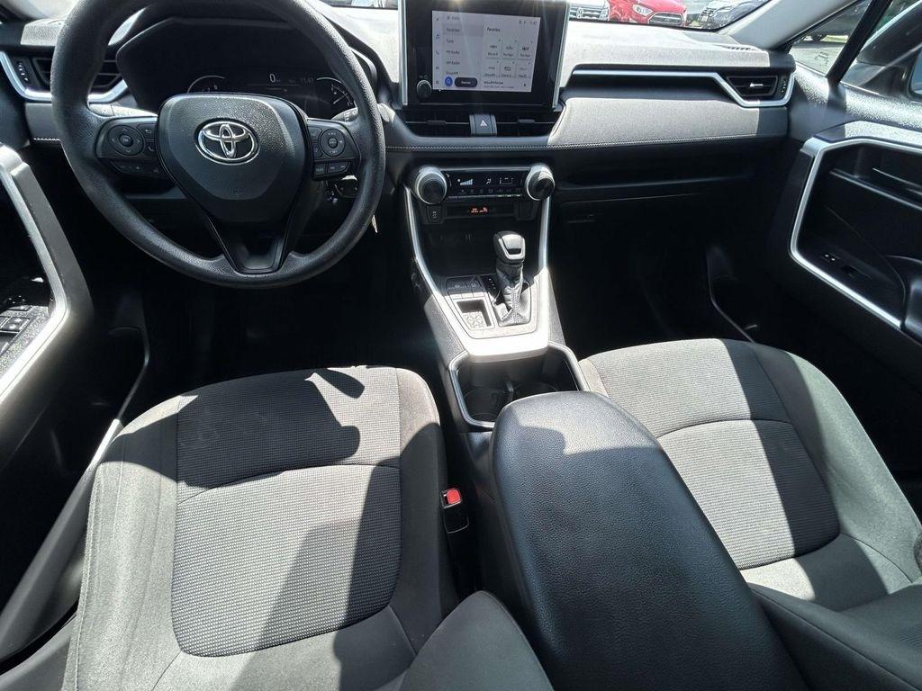 Toyota RAV4 LE FWD (Natl) 2023