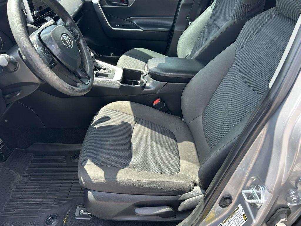 Toyota RAV4 LE FWD (Natl) 2023