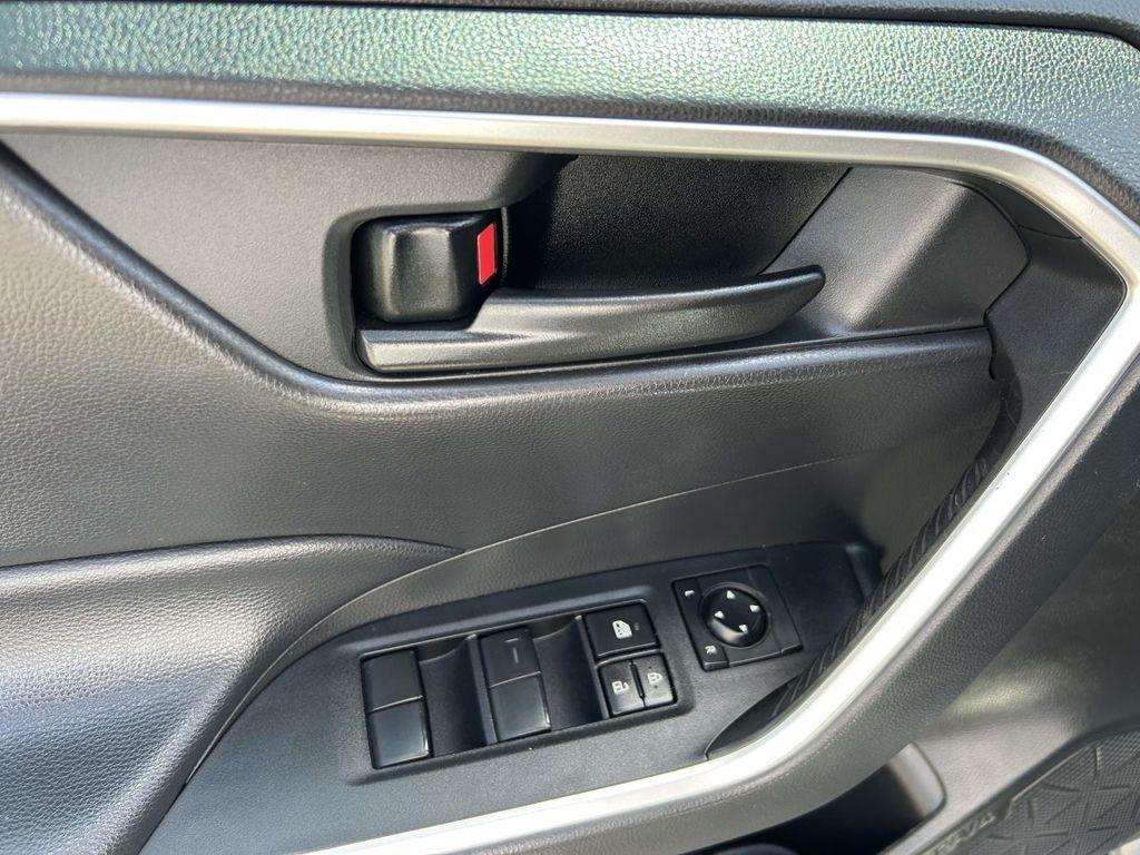 Toyota RAV4 LE FWD (Natl) 2023