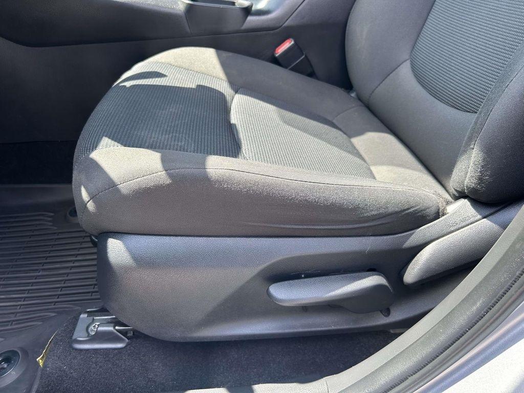 Toyota RAV4 LE FWD (Natl) 2023