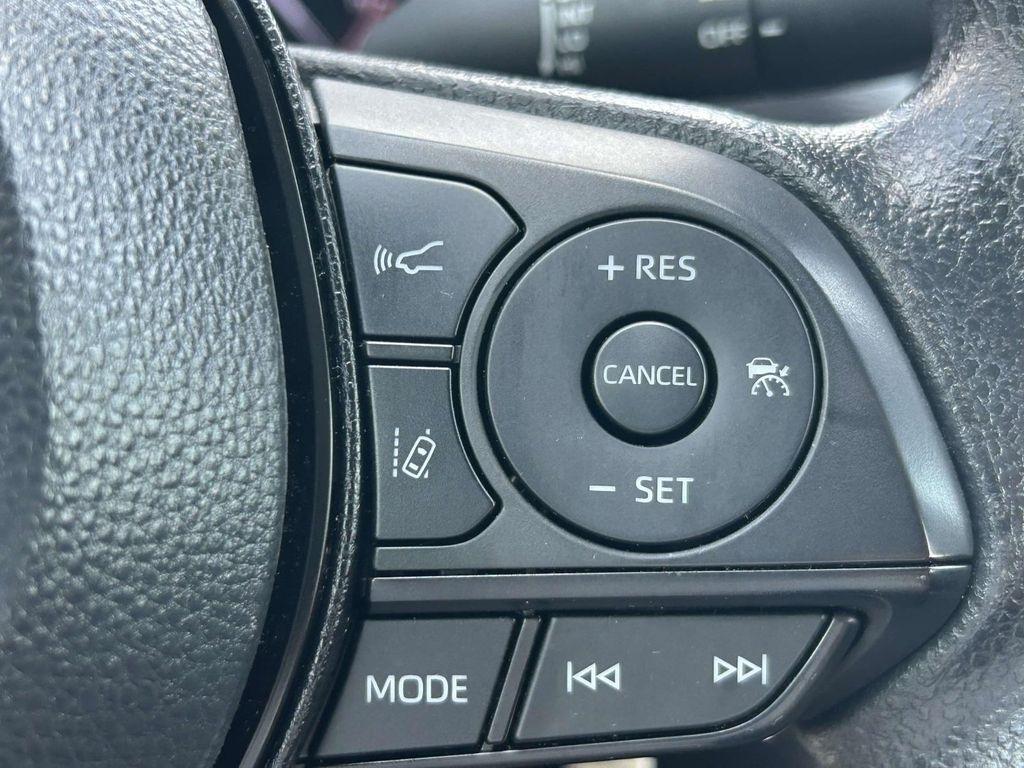 Toyota RAV4 LE FWD (Natl) 2023