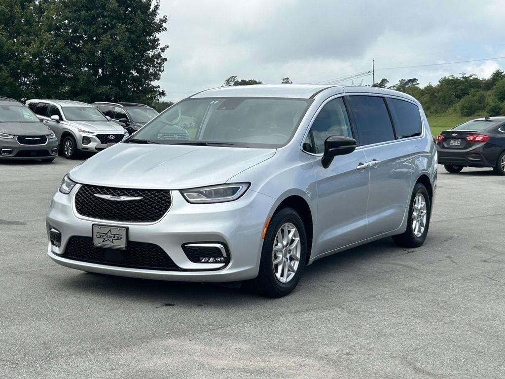 Chrysler Pacifica Touring L FWD 2024