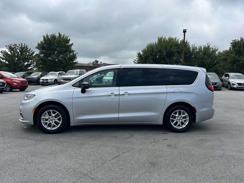 Chrysler Pacifica Touring L FWD 2024