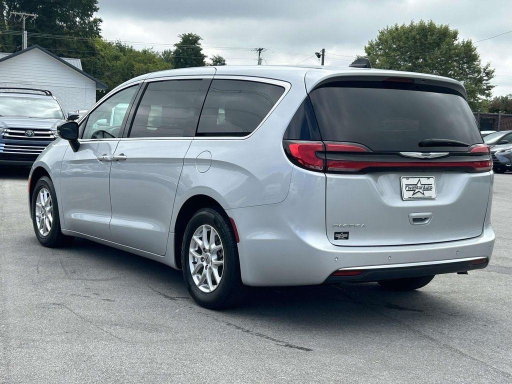 Chrysler Pacifica Touring L FWD 2024