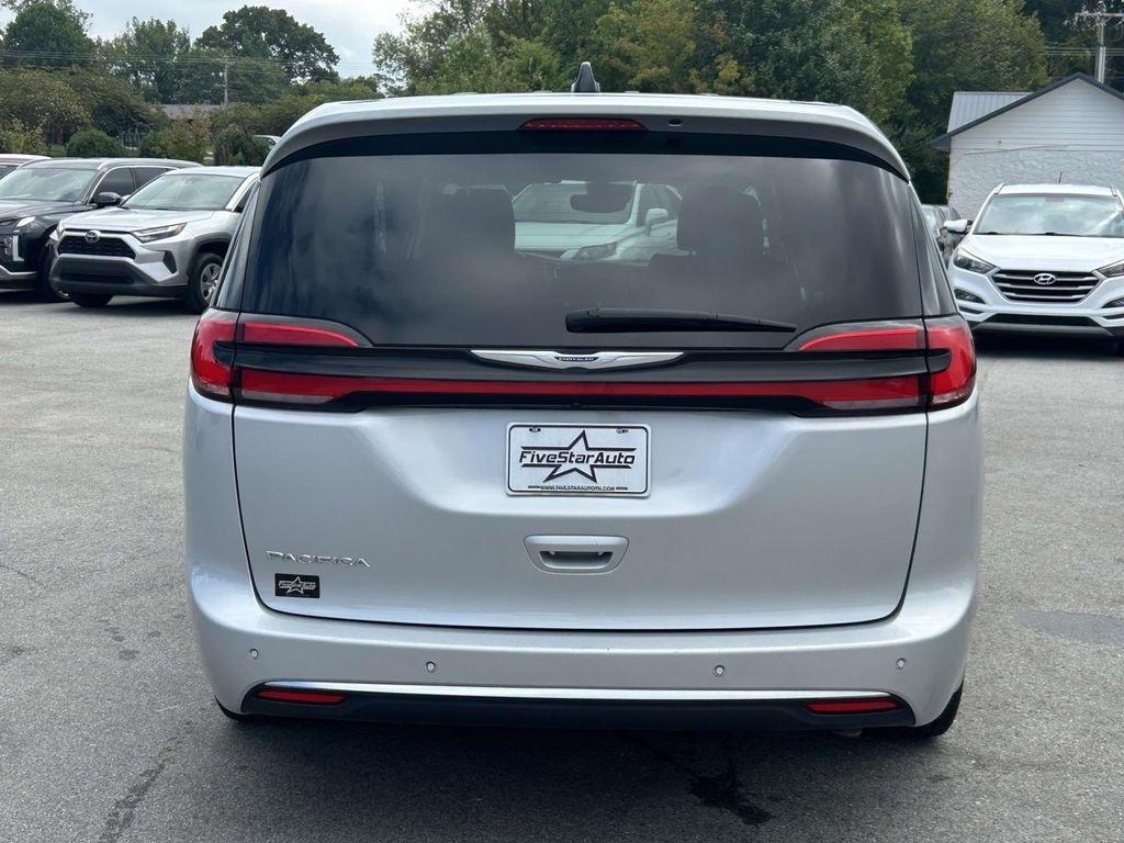 Chrysler Pacifica Touring L FWD 2024