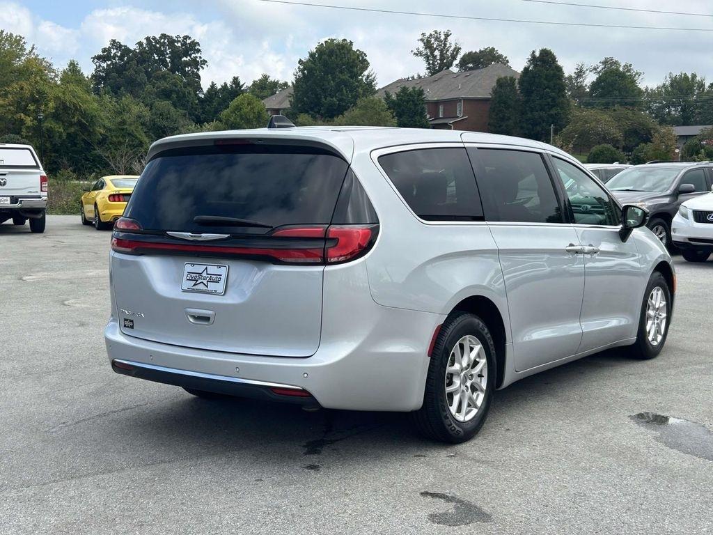 Chrysler Pacifica Touring L FWD 2024