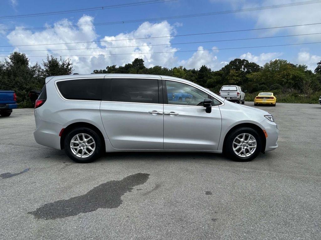 Chrysler Pacifica Touring L FWD 2024