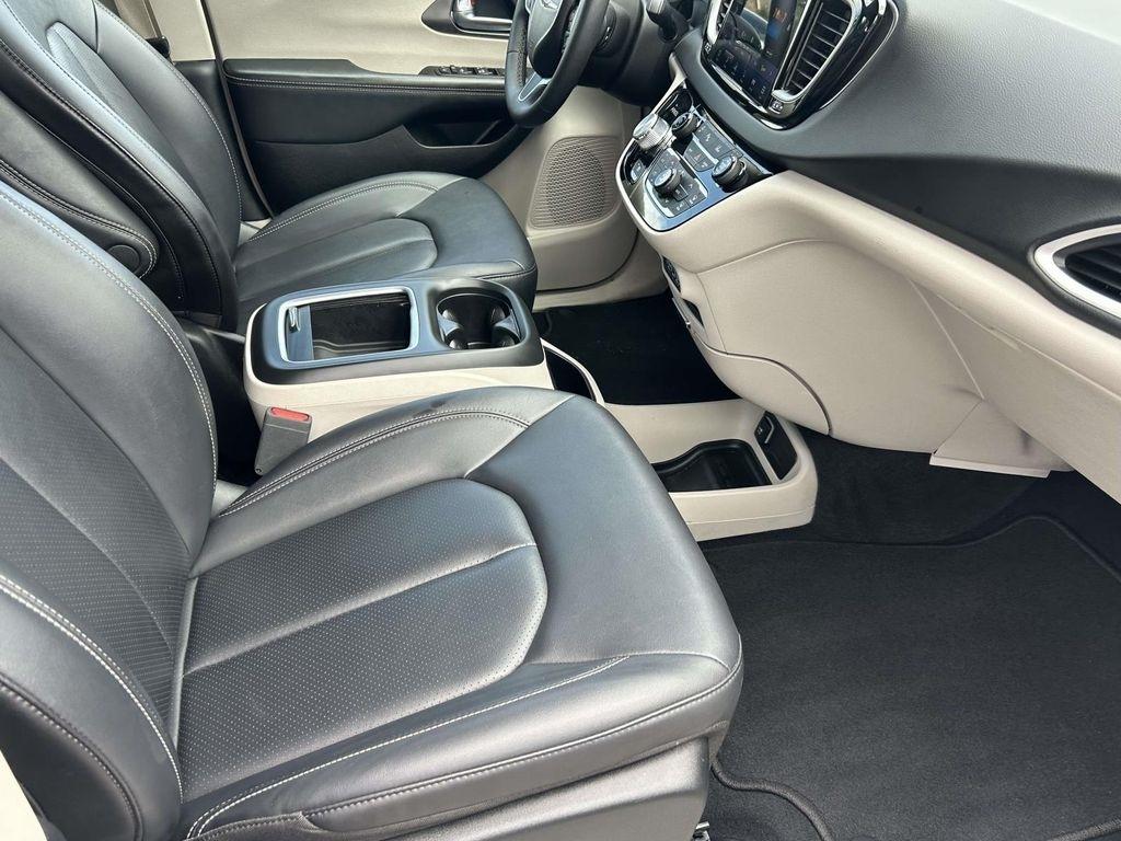 Chrysler Pacifica Touring L FWD 2024