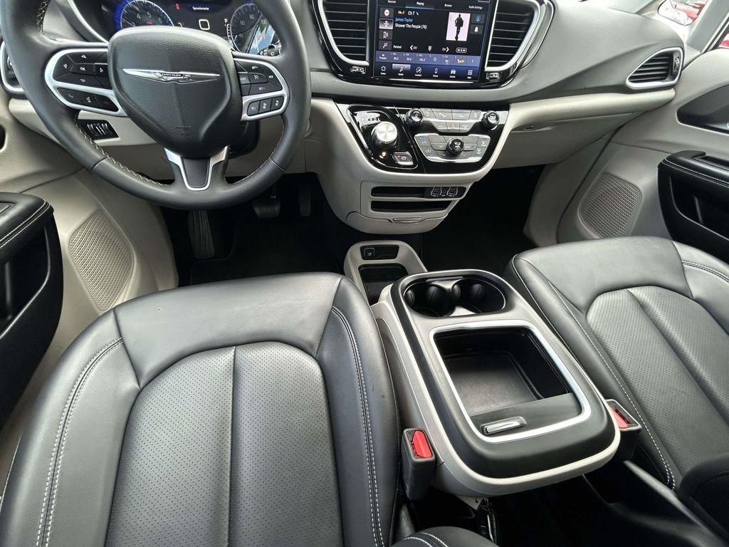 Chrysler Pacifica Touring L FWD 2024