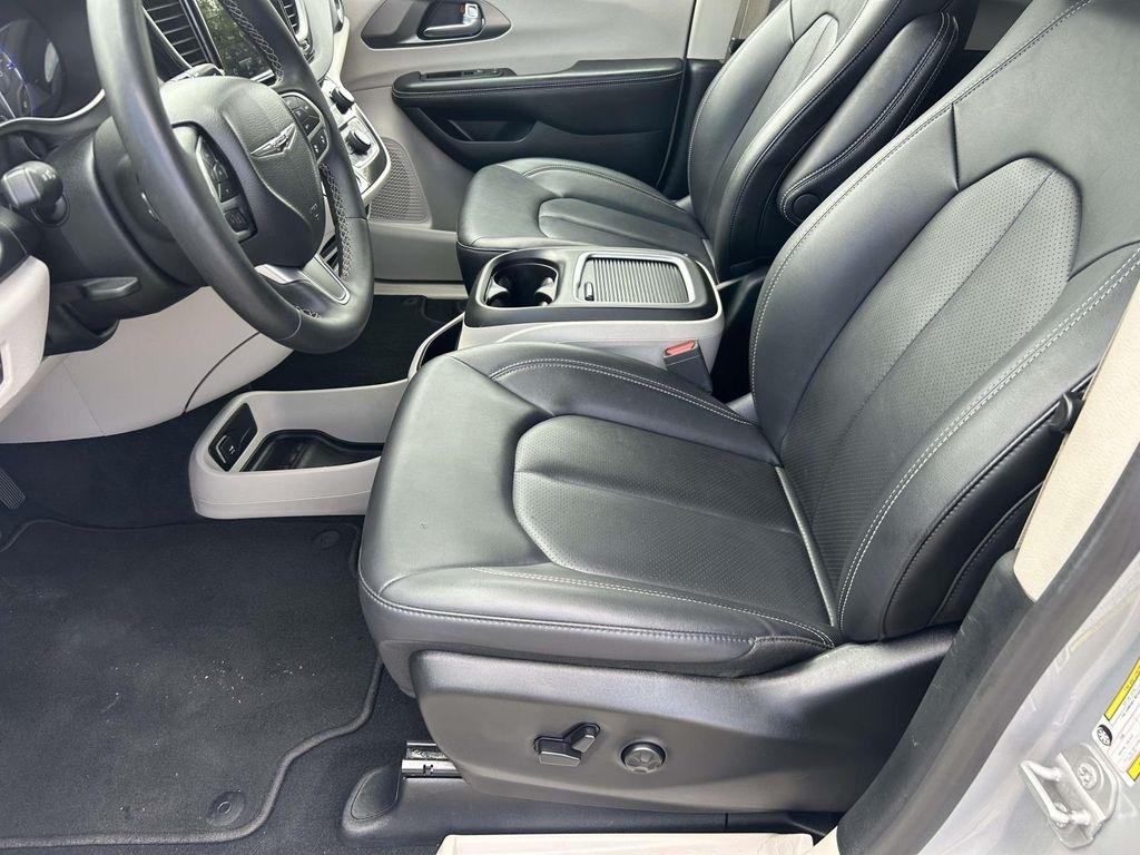 Chrysler Pacifica Touring L FWD 2024