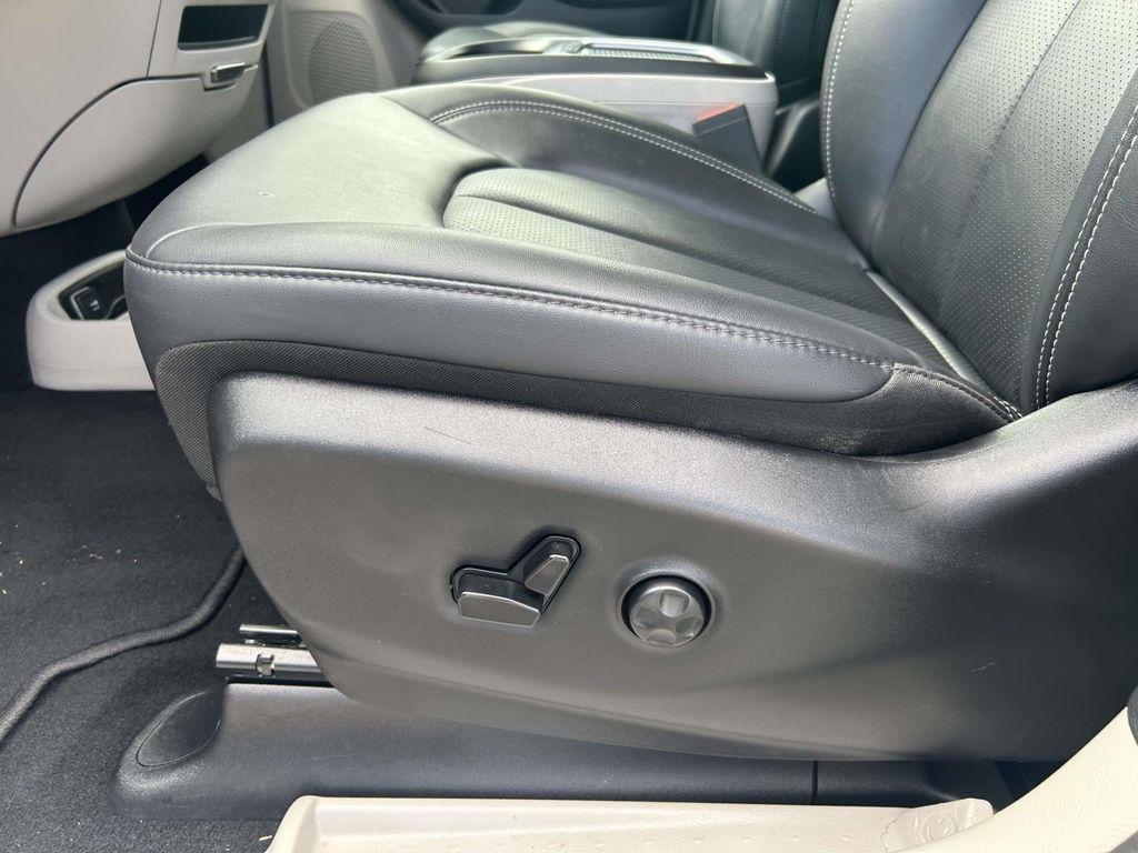 Chrysler Pacifica Touring L FWD 2024