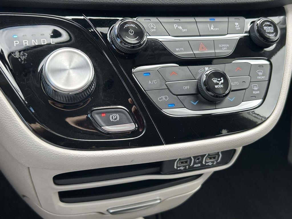 Chrysler Pacifica Touring L FWD 2024