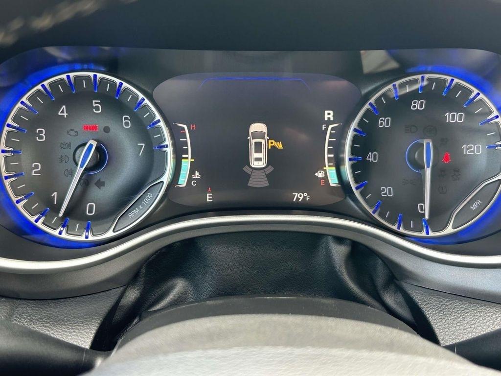 Chrysler Pacifica Touring L FWD 2024