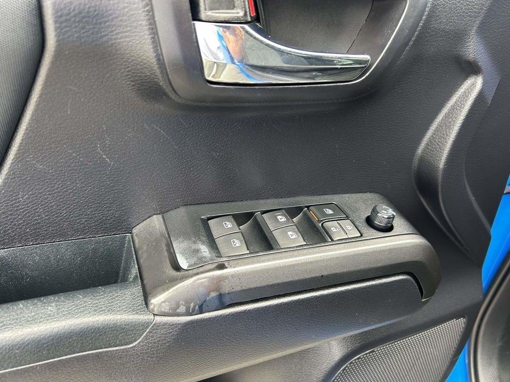 Toyota Tacoma 4WD TRD Off Road Double Cab 5' Bed V6 MT (Natl) 2020
