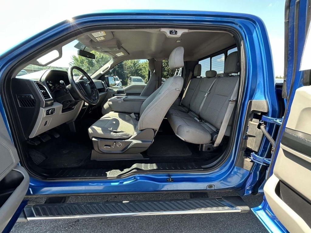 Ford F-150 4WD SuperCab 163" Lariat w/HD Payload Pkg 2015