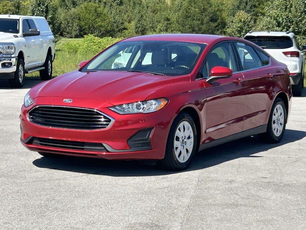 Ford Fusion S FWD 2020