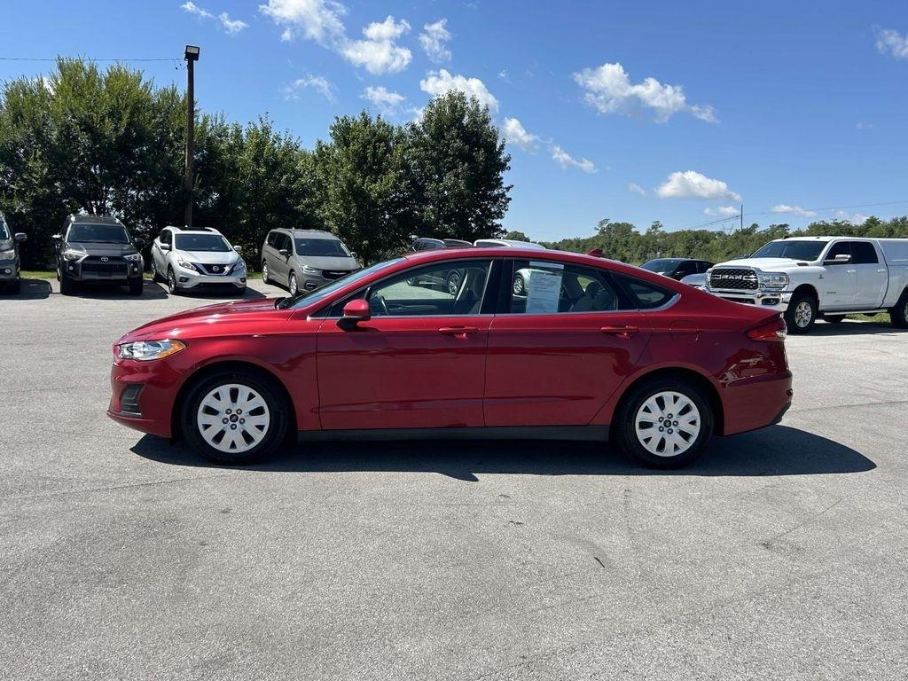 Ford Fusion S FWD 2020