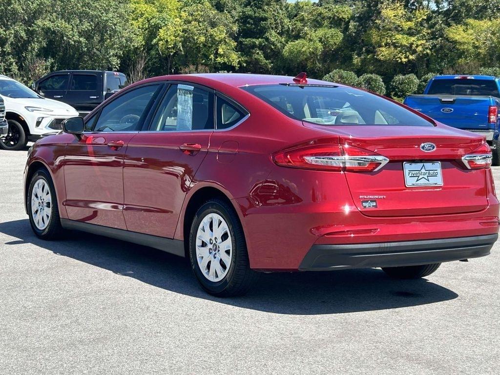 Ford Fusion S FWD 2020