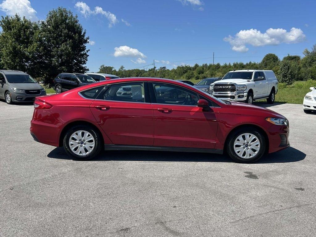Ford Fusion S FWD 2020
