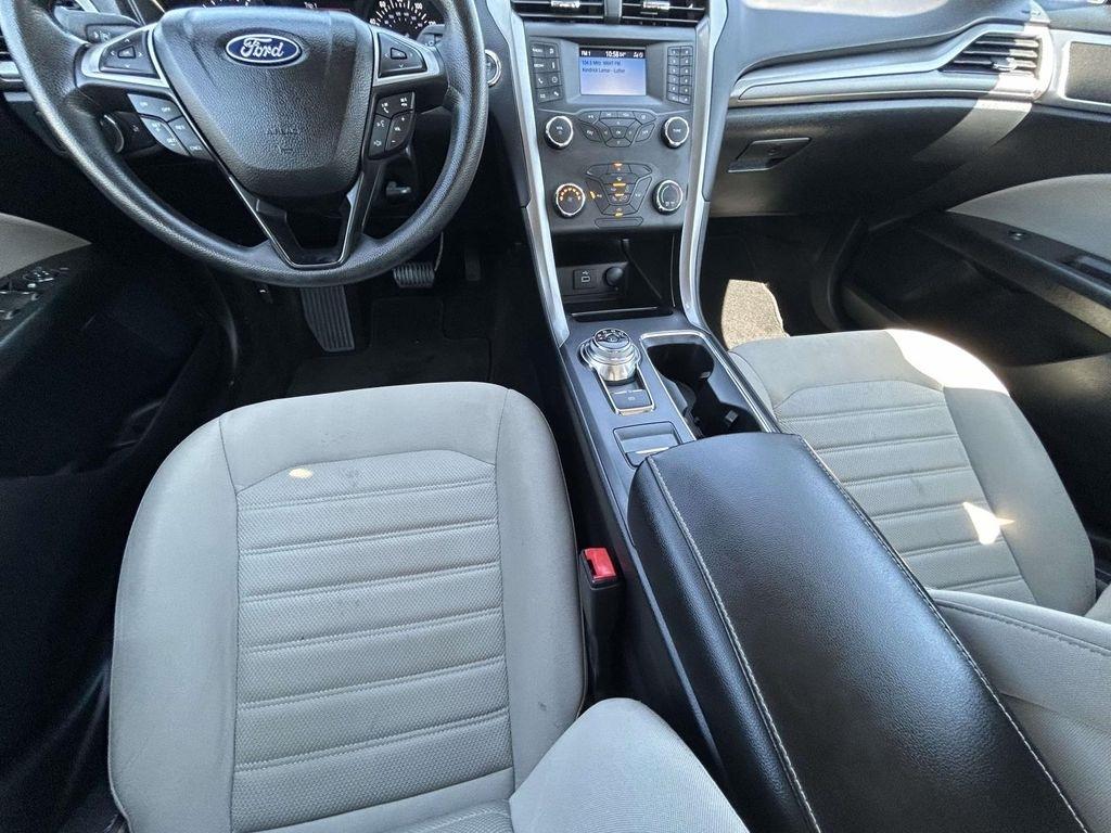 Ford Fusion S FWD 2020