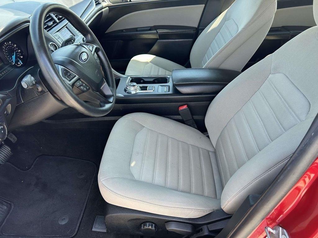 Ford Fusion S FWD 2020