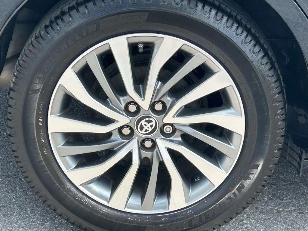 Toyota Corolla XLE CVT (Natl) 2018