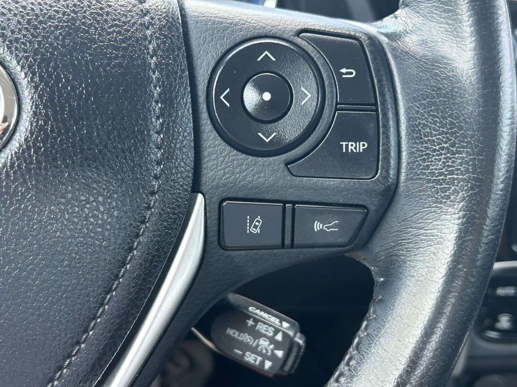 Toyota Corolla XLE CVT (Natl) 2018