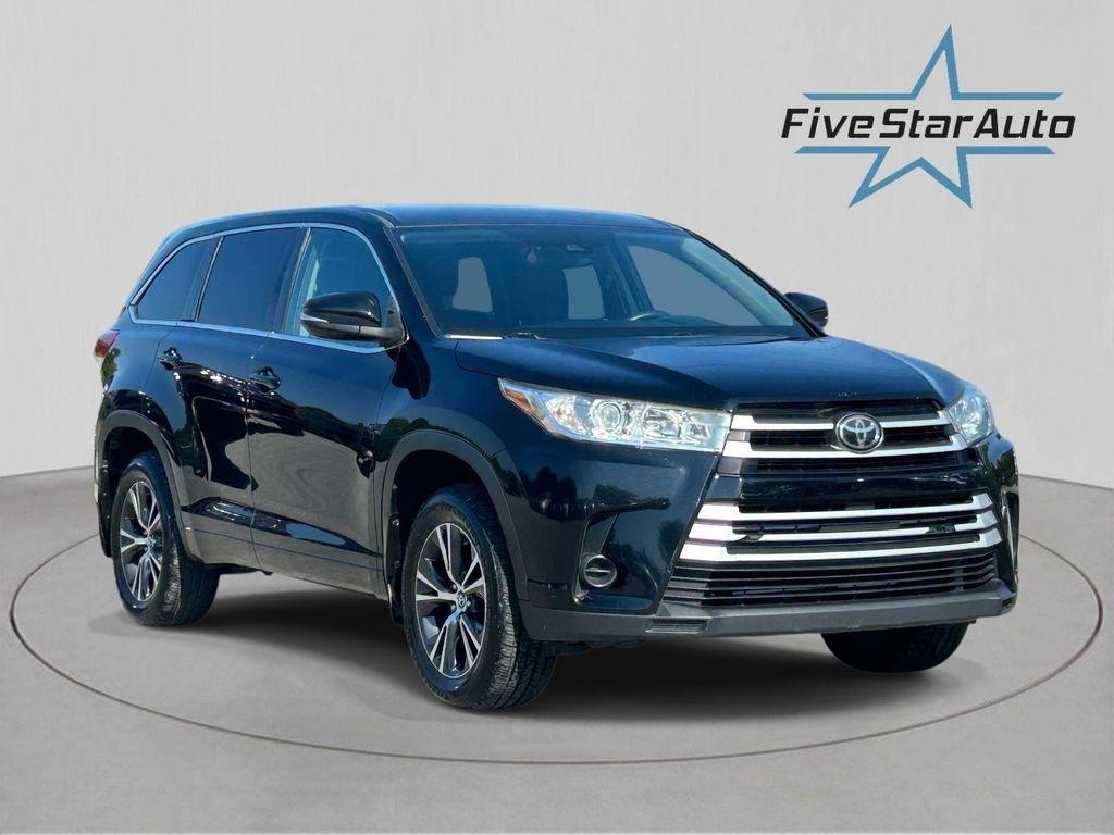 Toyota Highlander LE V6 AWD (Natl) 2017