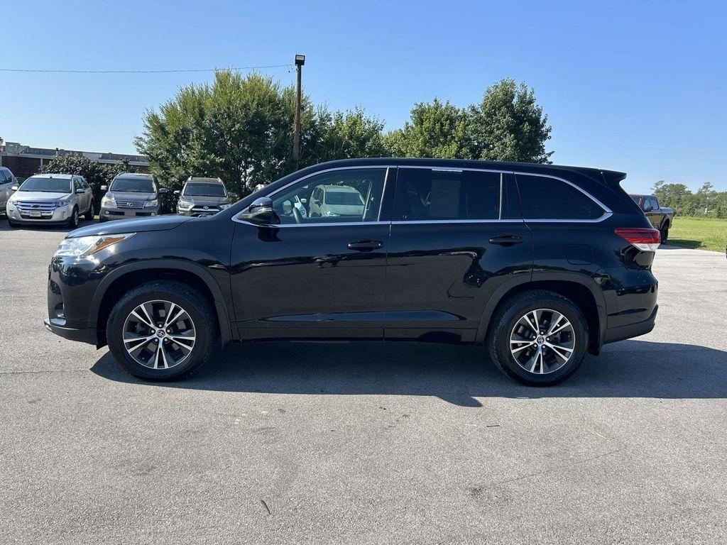 Toyota Highlander LE V6 AWD (Natl) 2017