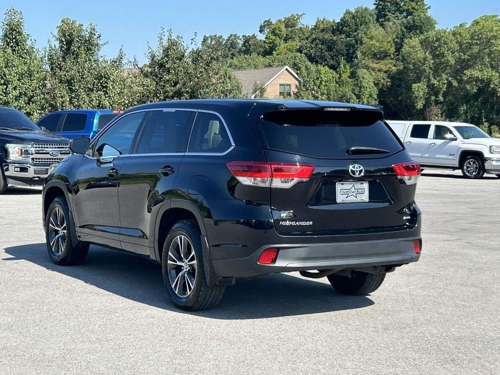 Toyota Highlander LE V6 AWD (Natl) 2017
