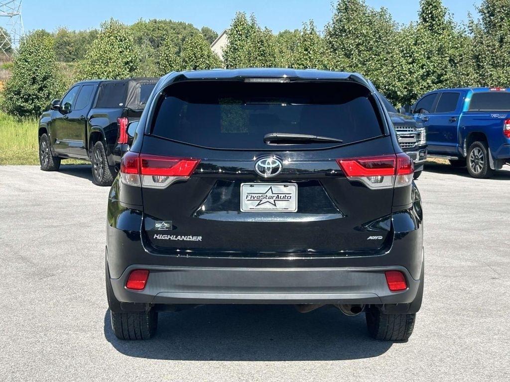 Toyota Highlander LE V6 AWD (Natl) 2017