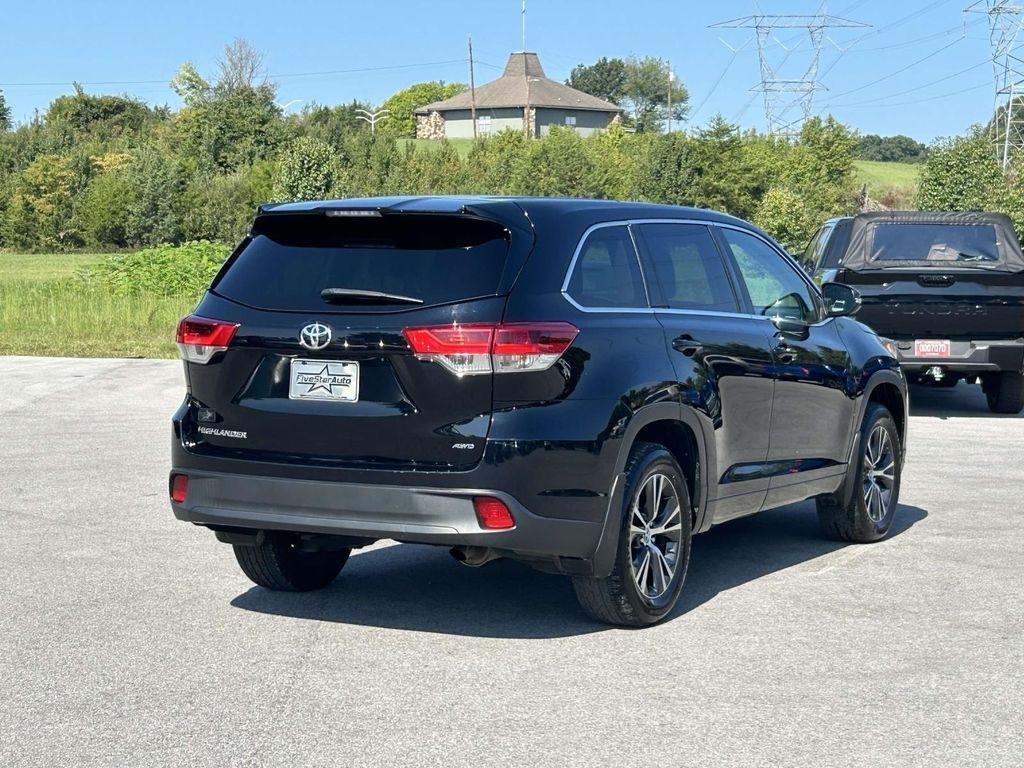 Toyota Highlander LE V6 AWD (Natl) 2017
