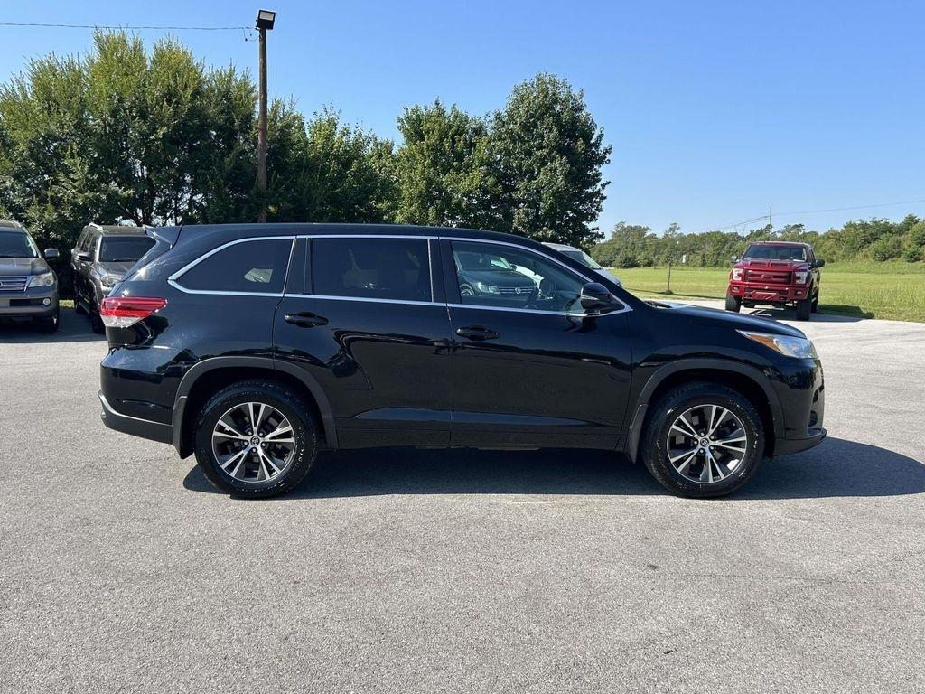 Toyota Highlander LE V6 AWD (Natl) 2017