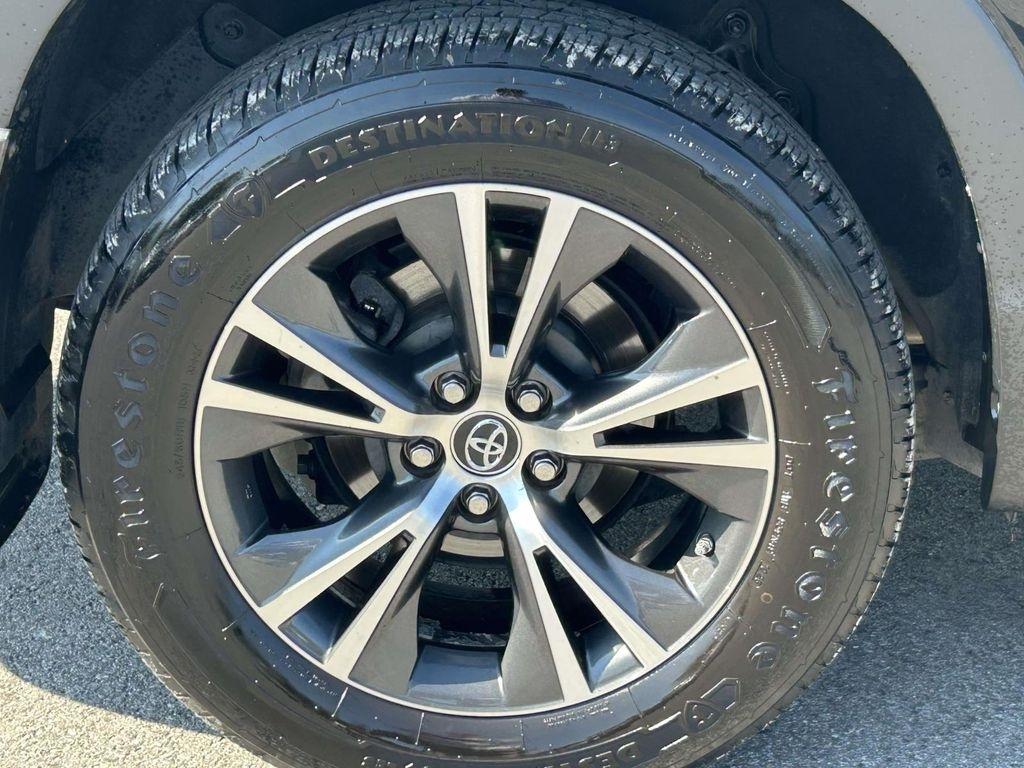 Toyota Highlander LE V6 AWD (Natl) 2017