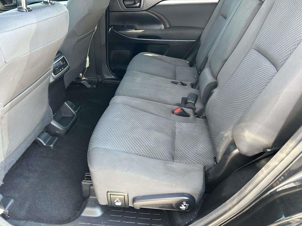 Toyota Highlander LE V6 AWD (Natl) 2017