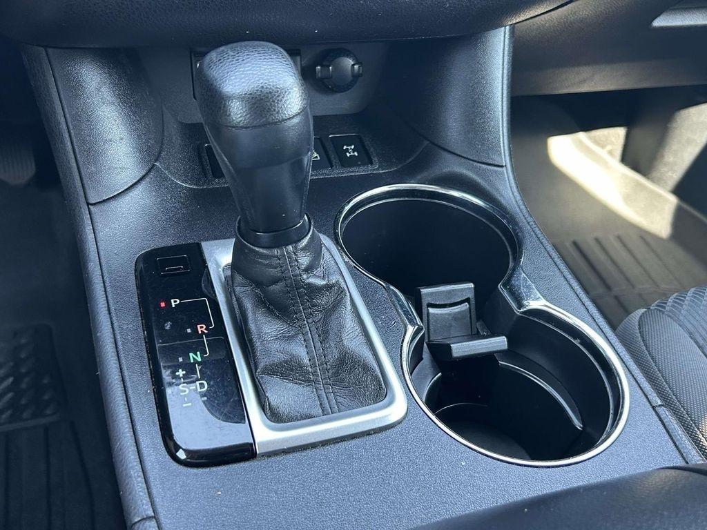 Toyota Highlander LE V6 AWD (Natl) 2017