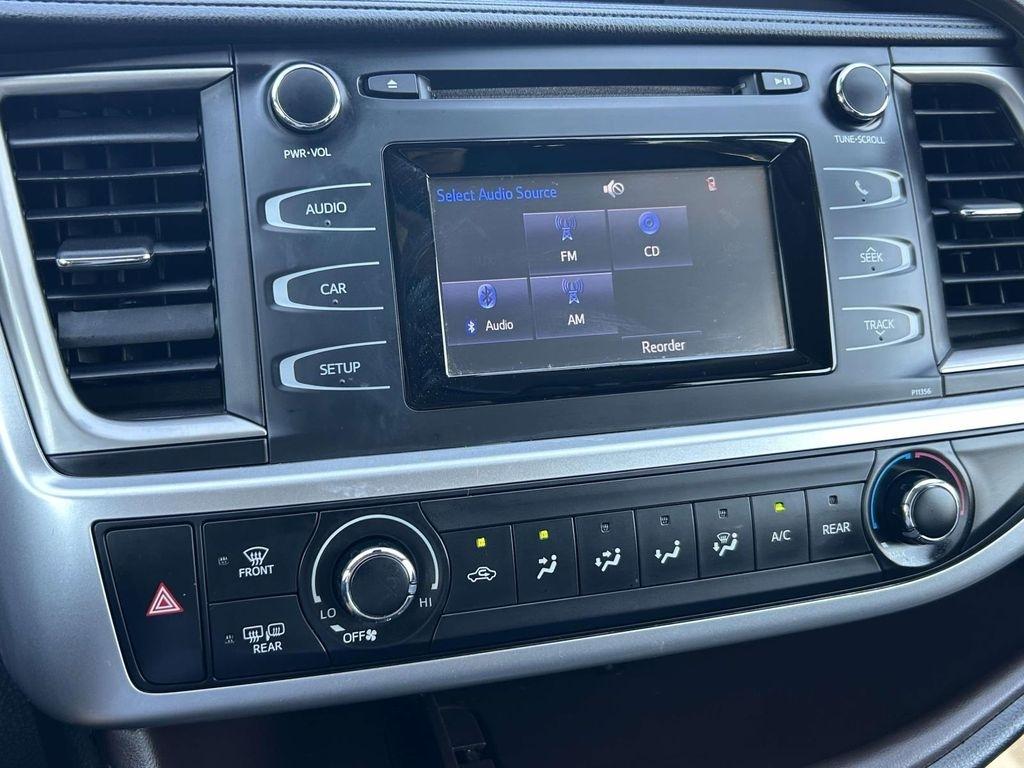 Toyota Highlander LE V6 AWD (Natl) 2017