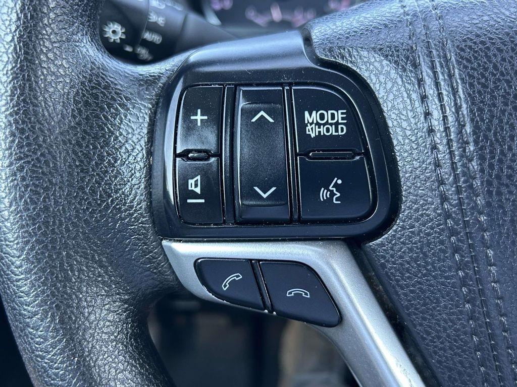 Toyota Highlander LE V6 AWD (Natl) 2017