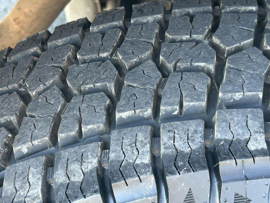 Toyota Tacoma 4WD Double Cab V6 MT (Natl) 2013