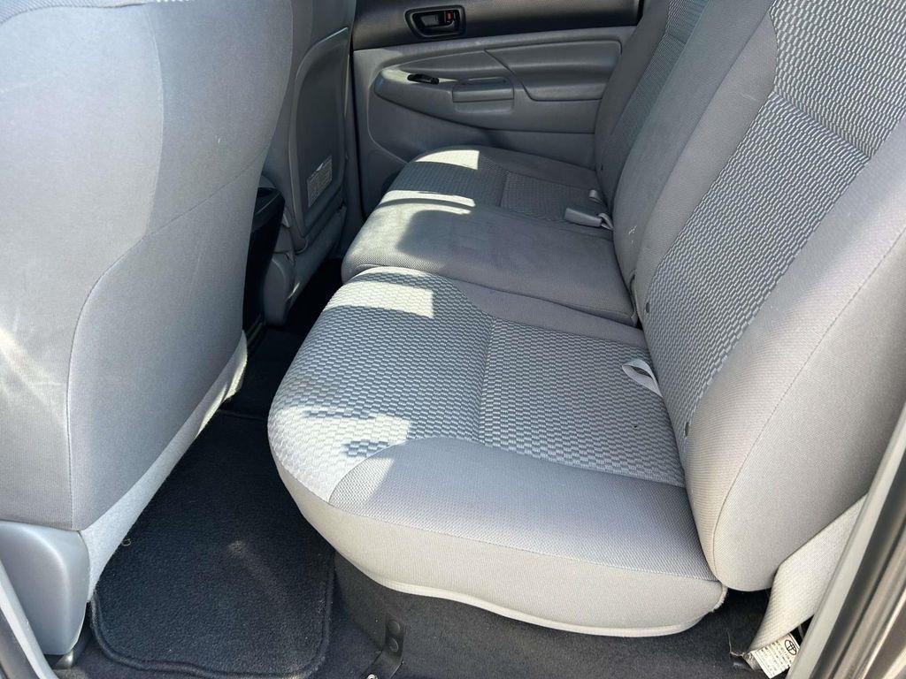 Toyota Tacoma 4WD Double Cab V6 MT (Natl) 2013