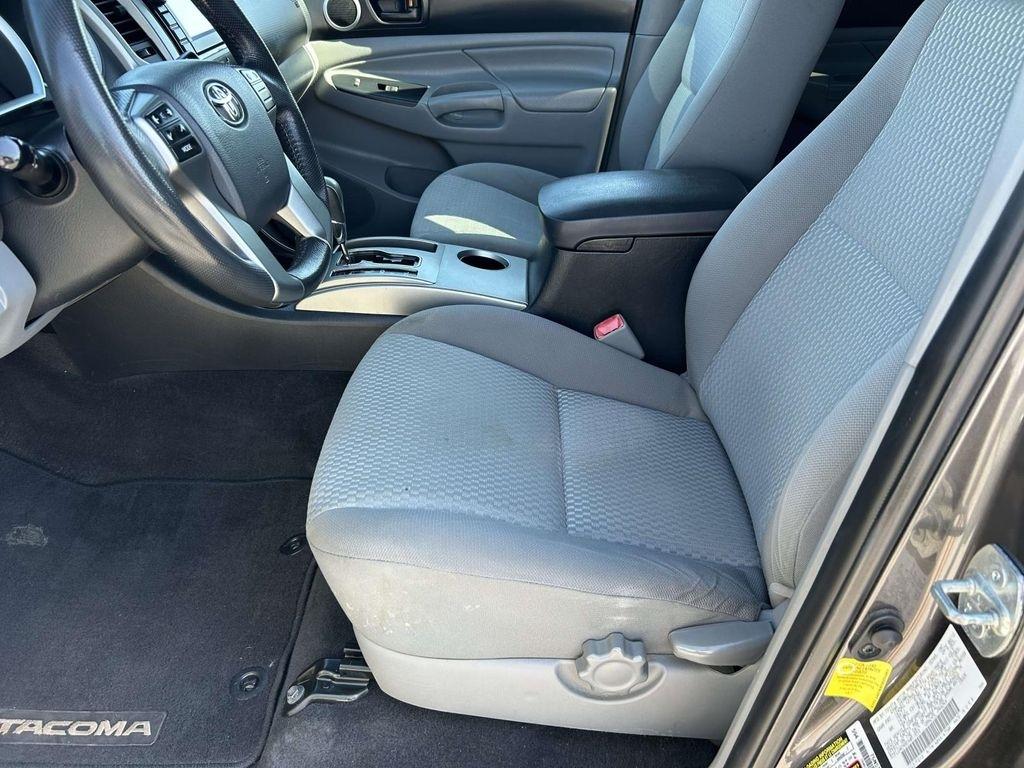 Toyota Tacoma 4WD Double Cab V6 MT (Natl) 2013