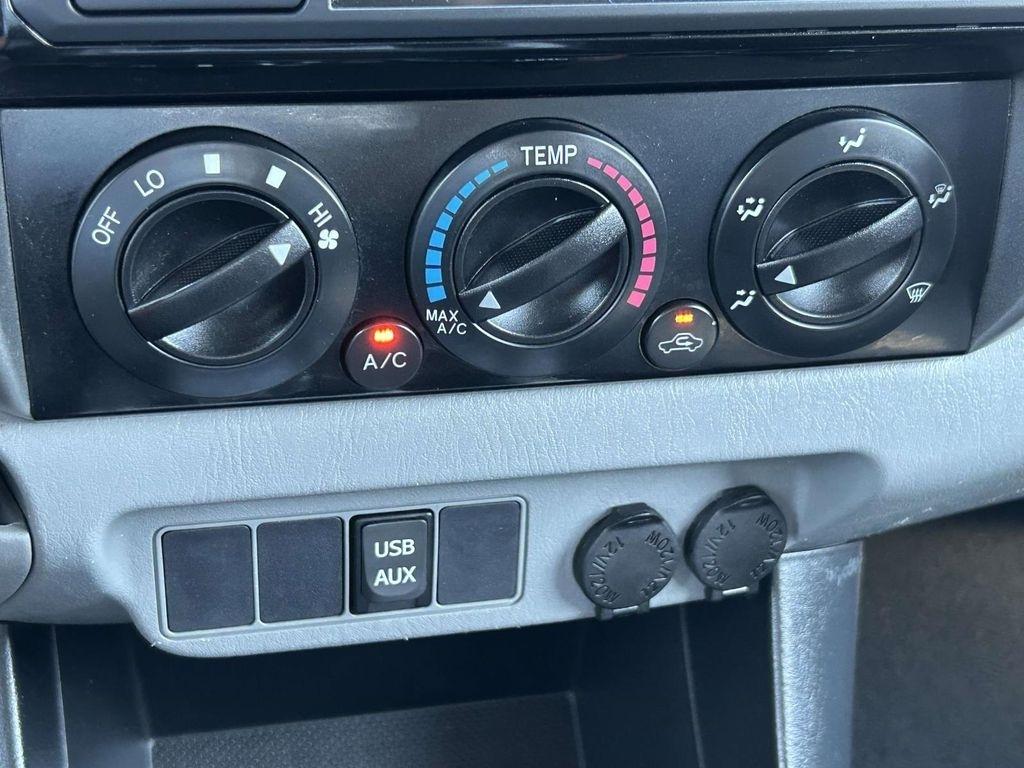 Toyota Tacoma 4WD Double Cab V6 MT (Natl) 2013